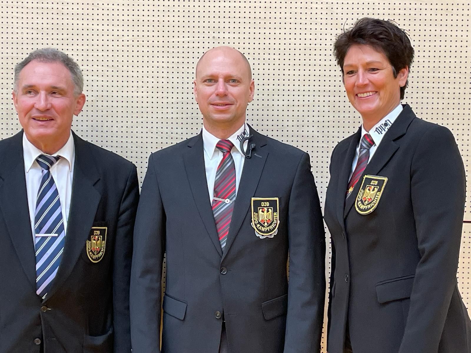 B-Kampfrichter Manuel Sencar (M.) mit Gruppenreferent Pierre Bruckmann und Manuela Kohlhofer von der BJV-KR-Kommission.