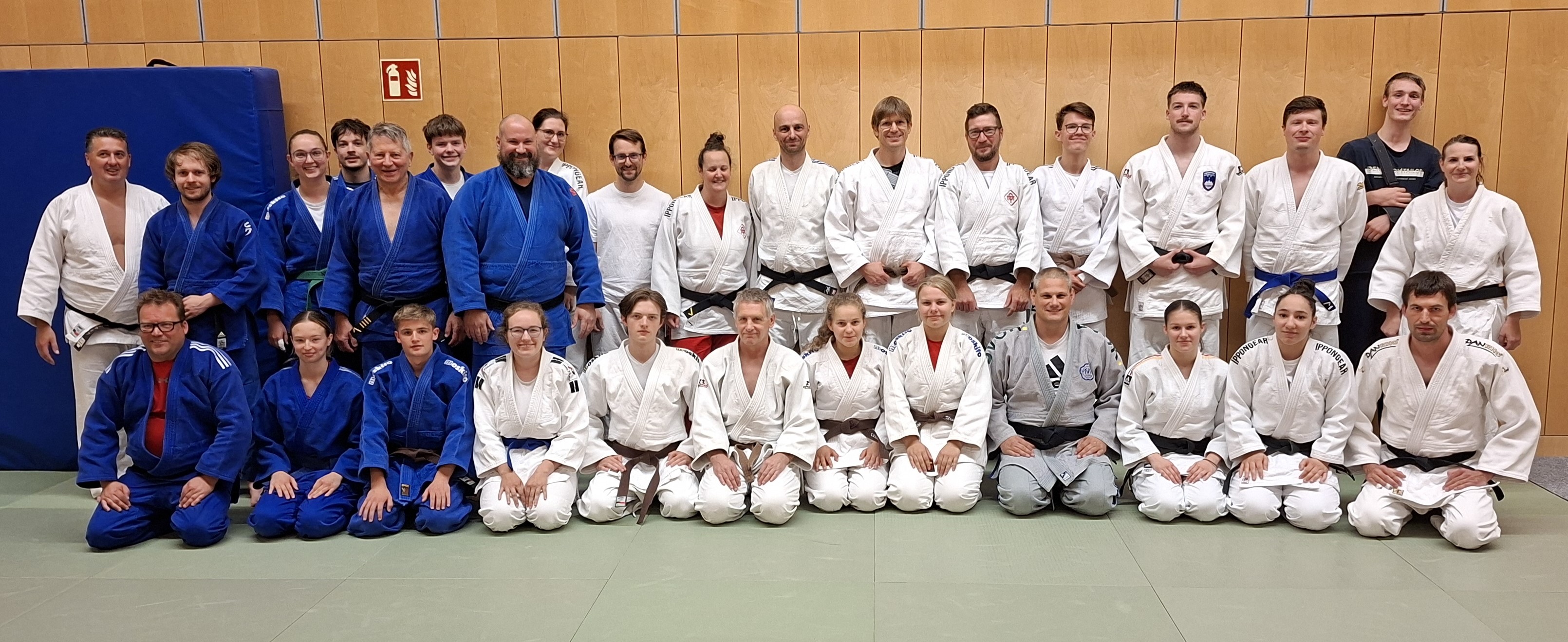 Die Teilnehmer beim Kampfrichter-Lehrgang in Lohhof