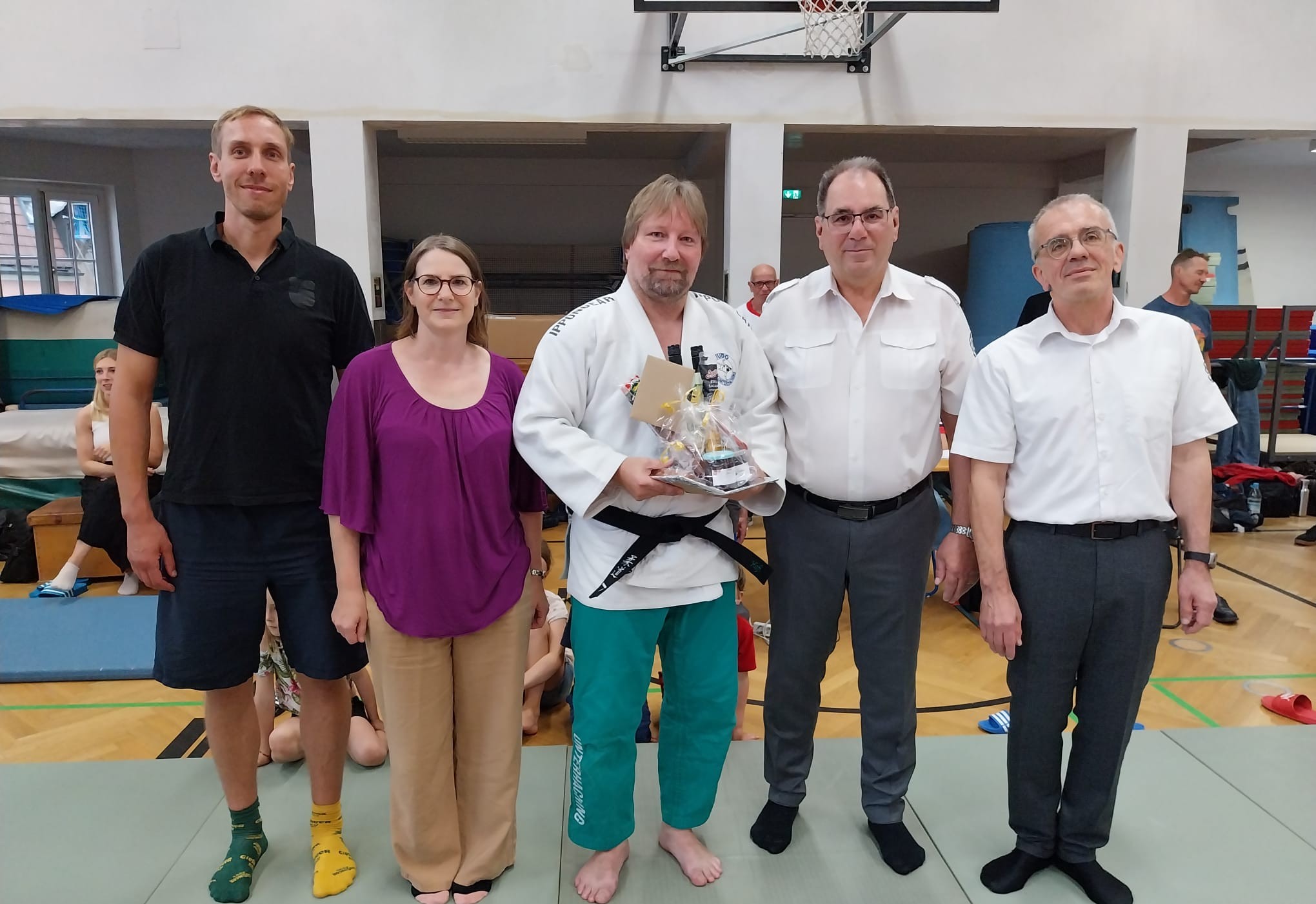 Vize-Obmann Benedikt Hierl (v.l.), KR-Obfrau Ingrid Zeilinger, Bezirksvorsitzender Andreas Hofreiter, Gerhard Auer und Ralf Krüger.