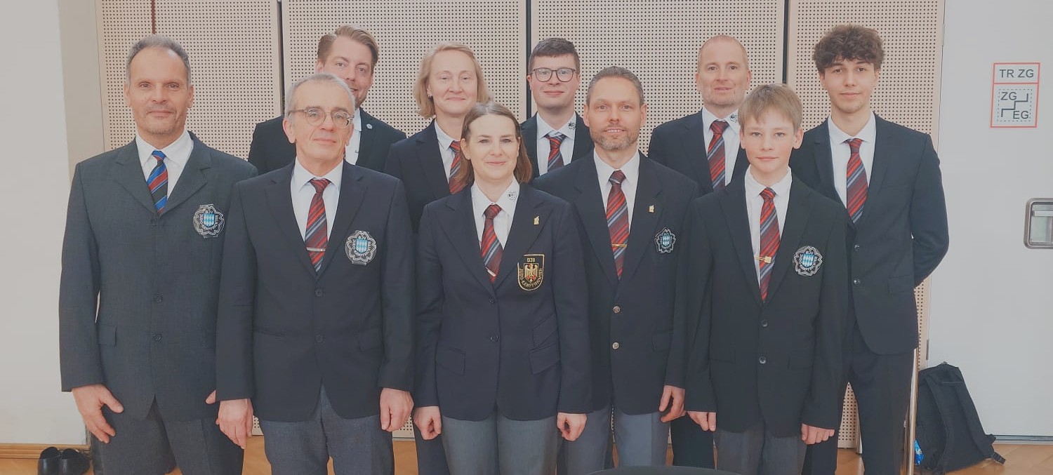 Der neue D-Kampfrichter Peter Scheufele (r.) mit dem Münchner Kampfricherteam