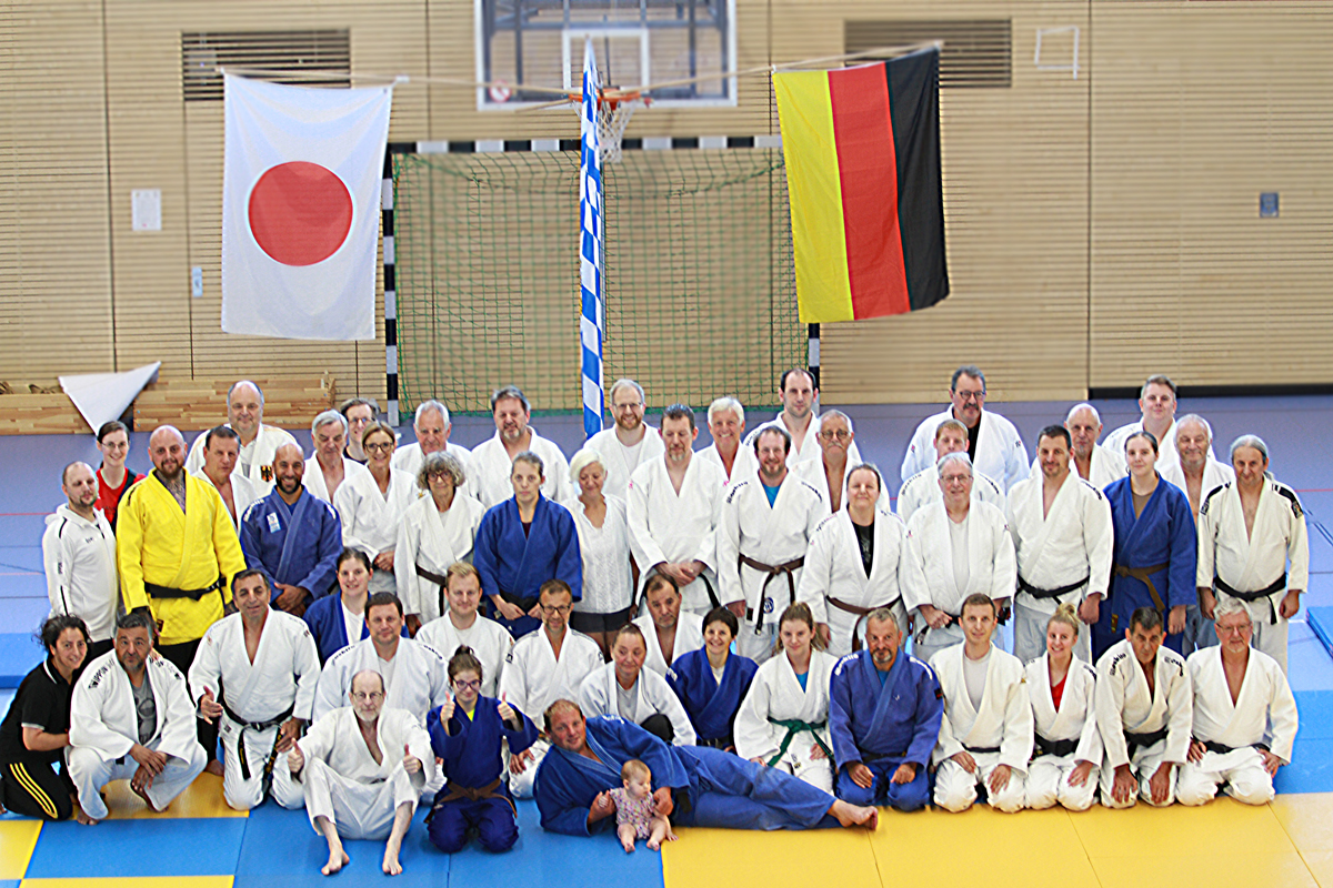 Gruppenbild der Teilnehmer