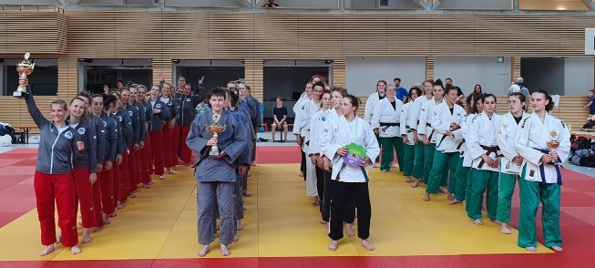 Die Siegerehrung beim Bayernliga-Abschlusskampftag.