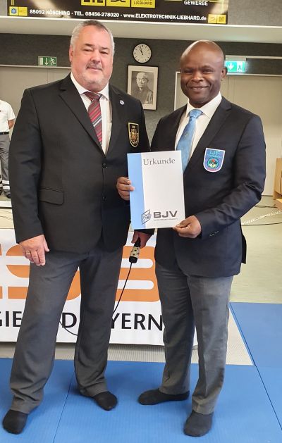 Joseph Nguefack-Sonkoue mit drittem Dan ausgezeichnet
