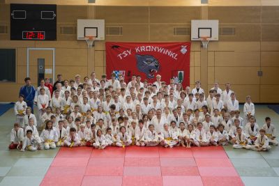 Olympiasieger Ole Bischof begeistert 150 junge Judoka in Kronwinkl