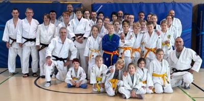 „Volles Haus“ beim Kata-Lehrgang in Weiden