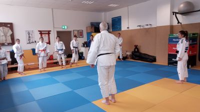 Befreiung aus dem Corona-Festhalter