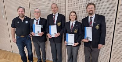 Ehrennadeln für verdiente Kampfrichter