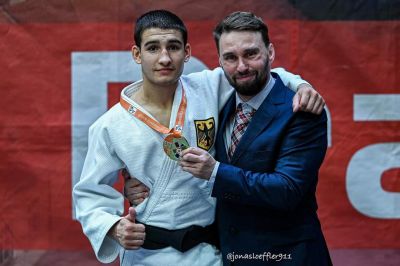 Das Feld von hinten aufgerollt – David Kupper gewinnt den U21 EC in Prag!