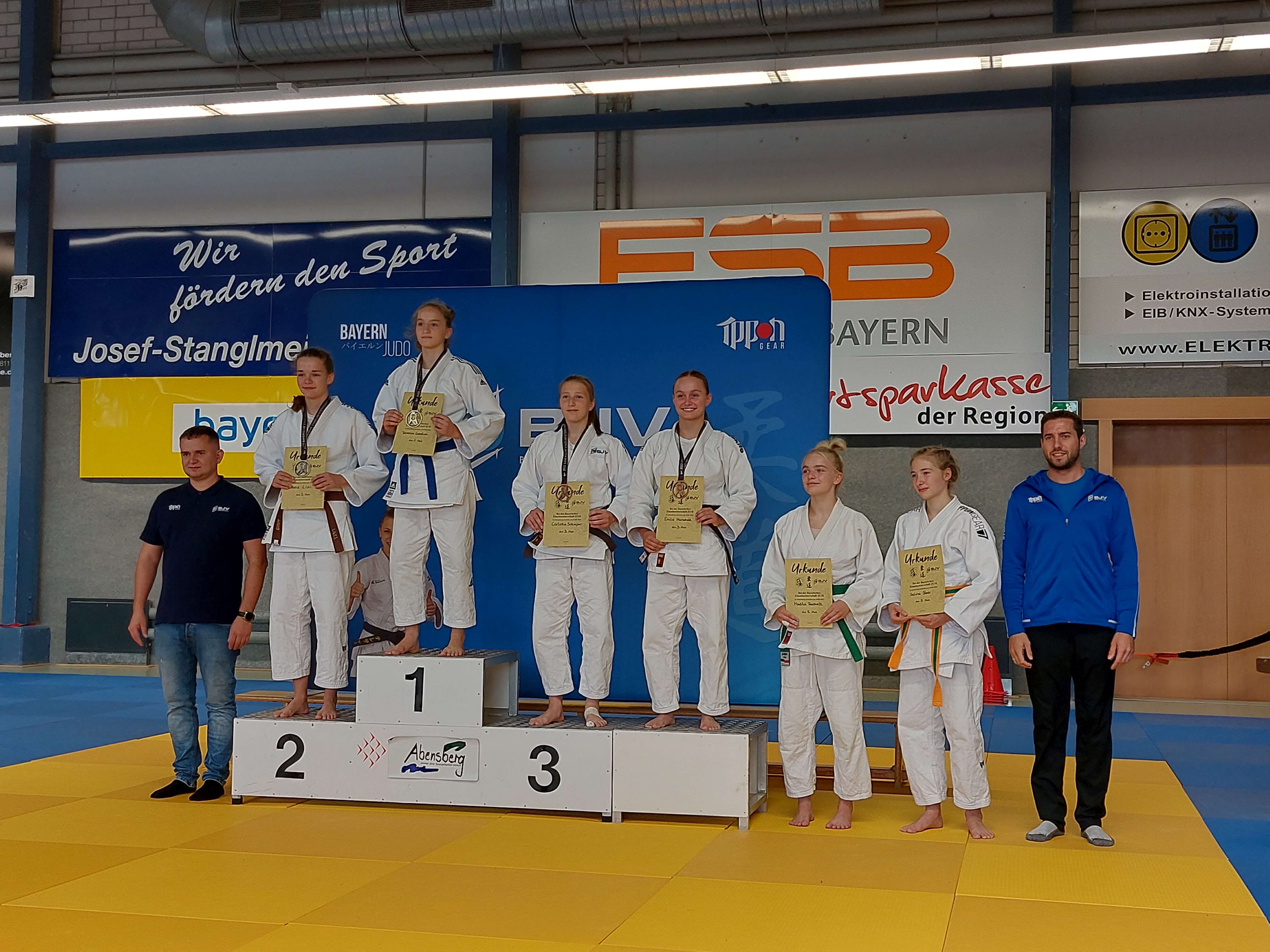 Siegerehrung -57kg, Selina Beer 2.v.r