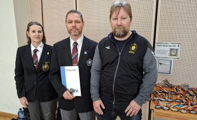 Eine goldene Ehrennadel und eine D-Lizenz