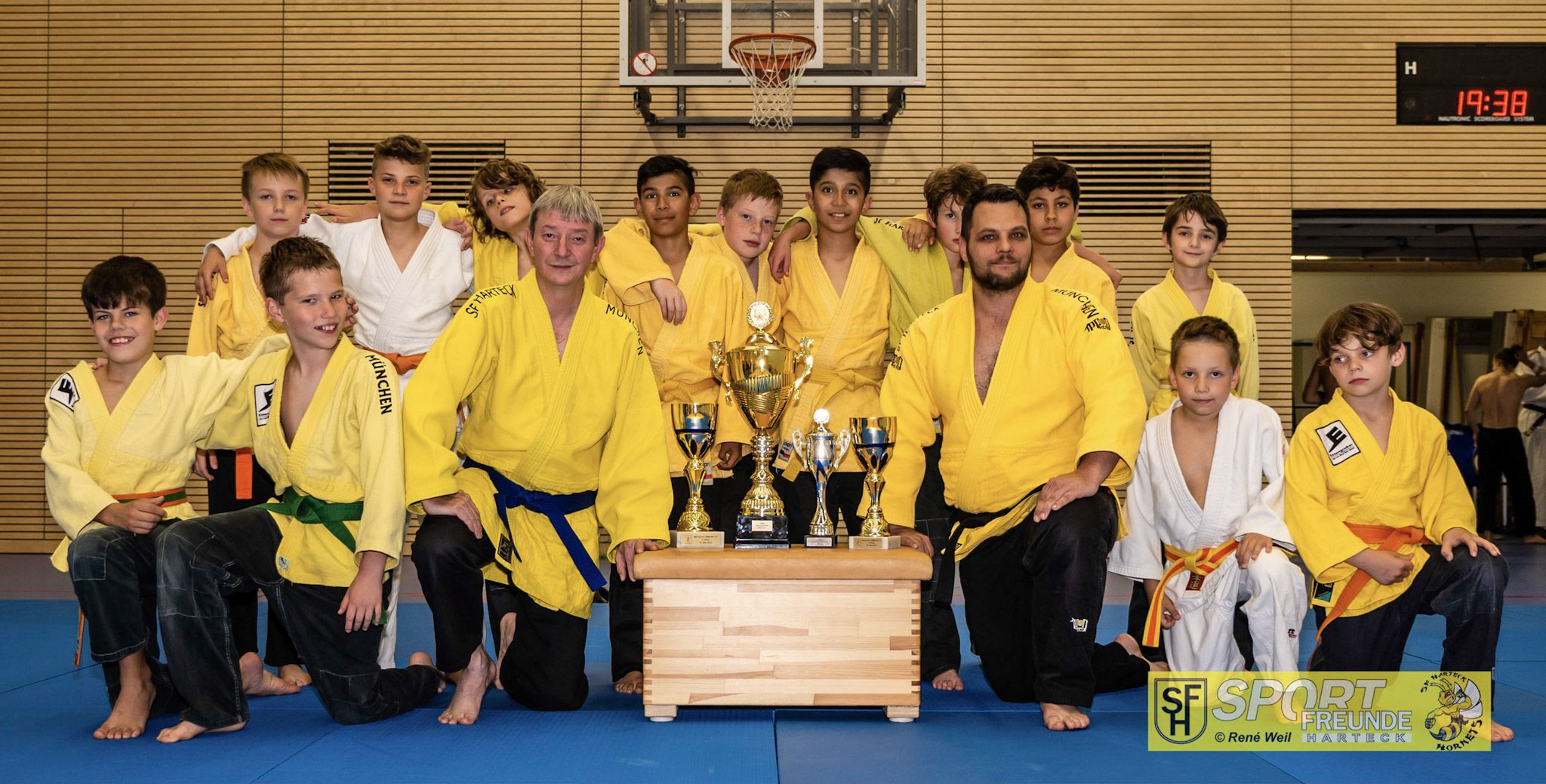 Niko Kreis und Florian Beinhölzl mit dem Bayerischen Meister-Team 2019 in der U12