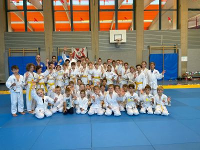Riesenfreude bei den Königsbrunner Polizei-Judoka; Große Gürtelprüfung beim Polizeisportverein Königsbrunn